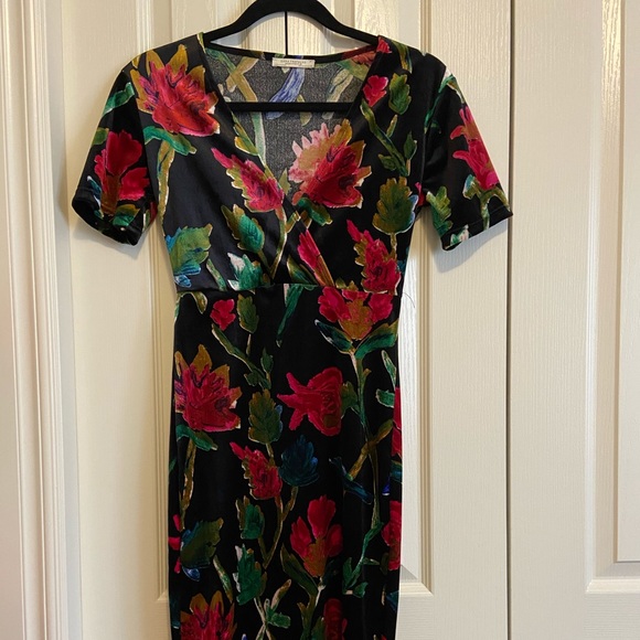 Zara Dresses & Skirts - Zara Floral Velvet Bodycon Dress